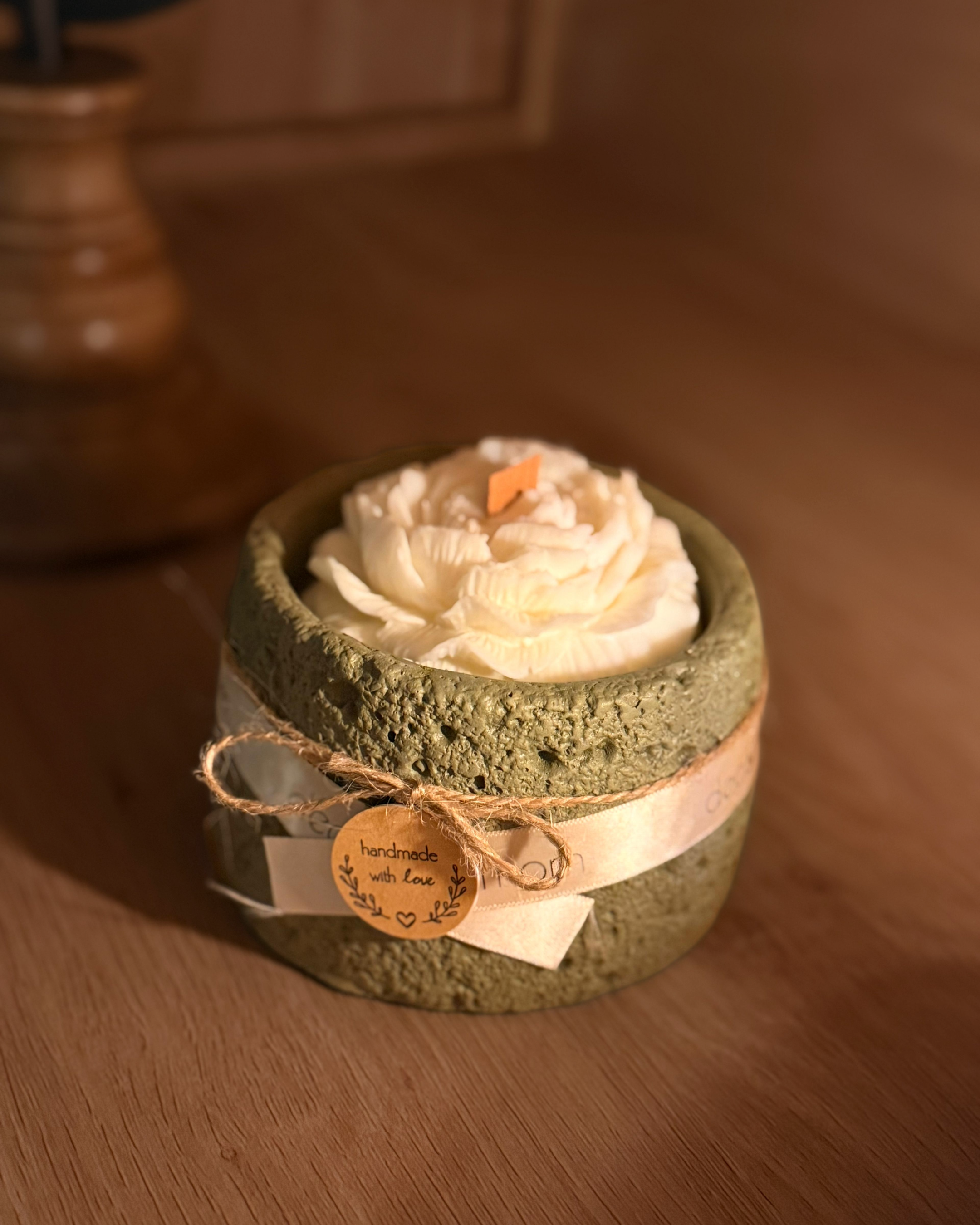 A image that shows a mountain range 