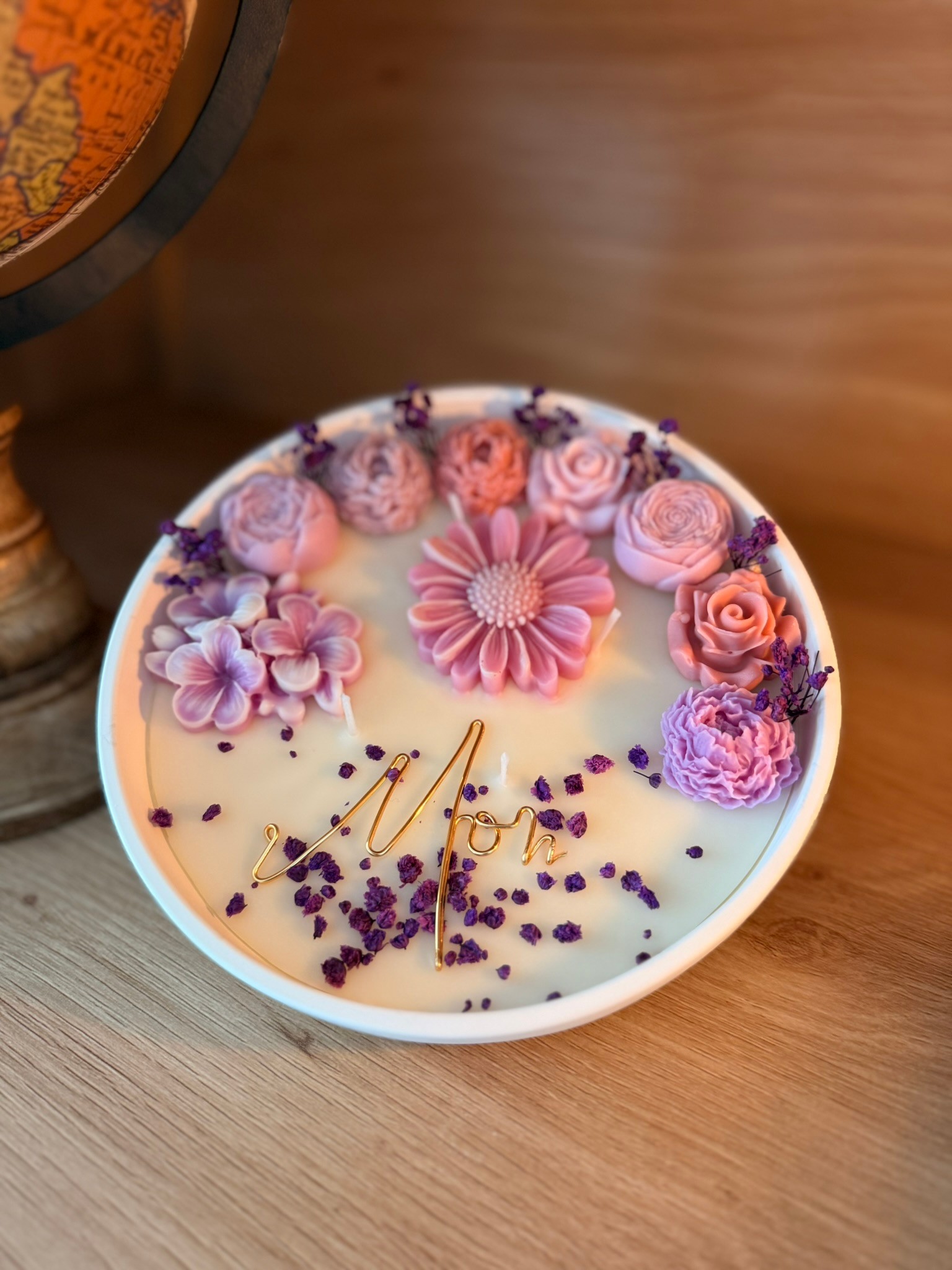 A image that shows a mountain range 